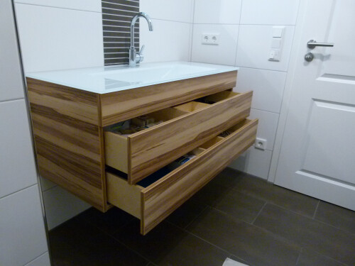 Waschbeckenunterschrank - perfekte Lösung mit viel Stauraum für kleine Bäder