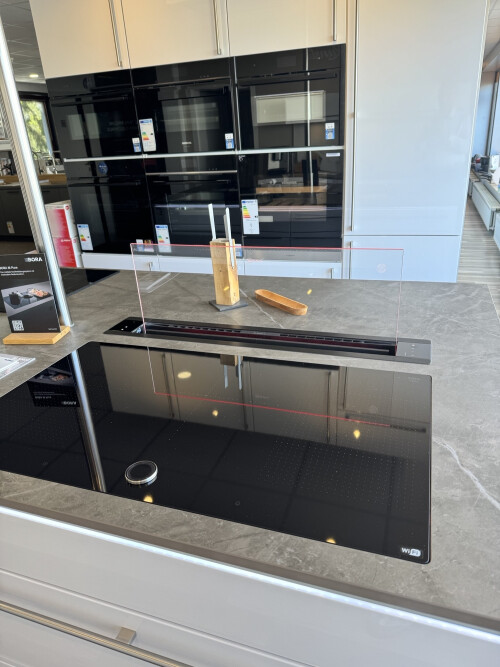 Technikküche mit Geräten