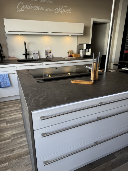 Dekton Arbeitsplatte im Küchenstudio