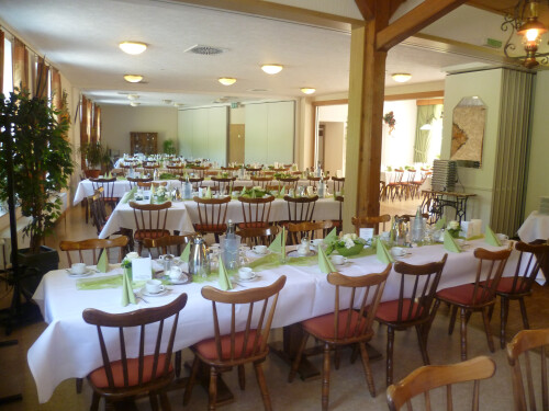 Saal von 20 - 150 Personen (variable Trennwände - schalldicht)