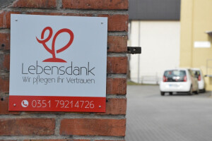 Lebensdank Pflegedienst Dresden_Einfahrt.JPG