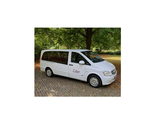 Wir haben uns ganz bewusst für eine weiße Lackierung entschieden. Je nach Kultur werden Farben anders wahrgenommen und haben andere Bedeutungen. Was viele Kulturen jedoch gemein haben: Die Farbe der Trauer und des Todes ist weiß. Im alten Europa war dies