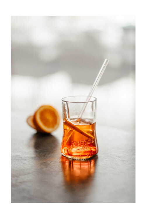 Das Aperolglas aus der leergetrunkenen Aperolflasche - witzig und nachhaltig, eco