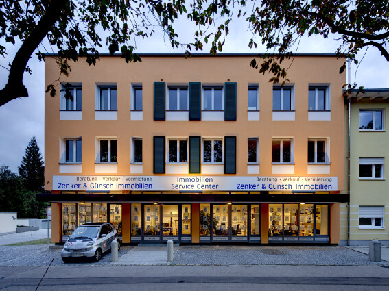 Geschäftshaus Dachau, Wärmedämmverbundsystem und Fassadenanstrich