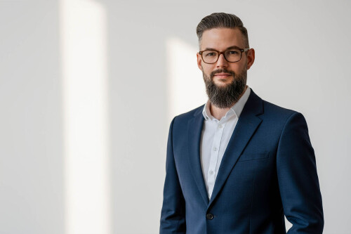 Immobilienmakler Frankfurt - Ansprechpartner für Kauf und Verkauf von Immobilien - Marc Härter Immobilien im Opernturm.jpg