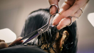 Friseur Bonn - Marcel Michels - Chef beim Haarschnitt