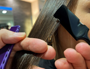 Friseur Bonn - Marcel Michels - Friseurmeister - Calligraphy-Cut in Aktion