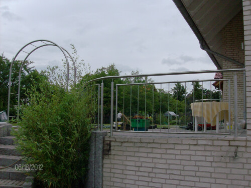 Terasse mit Rosenbogen Sonderanfertigung