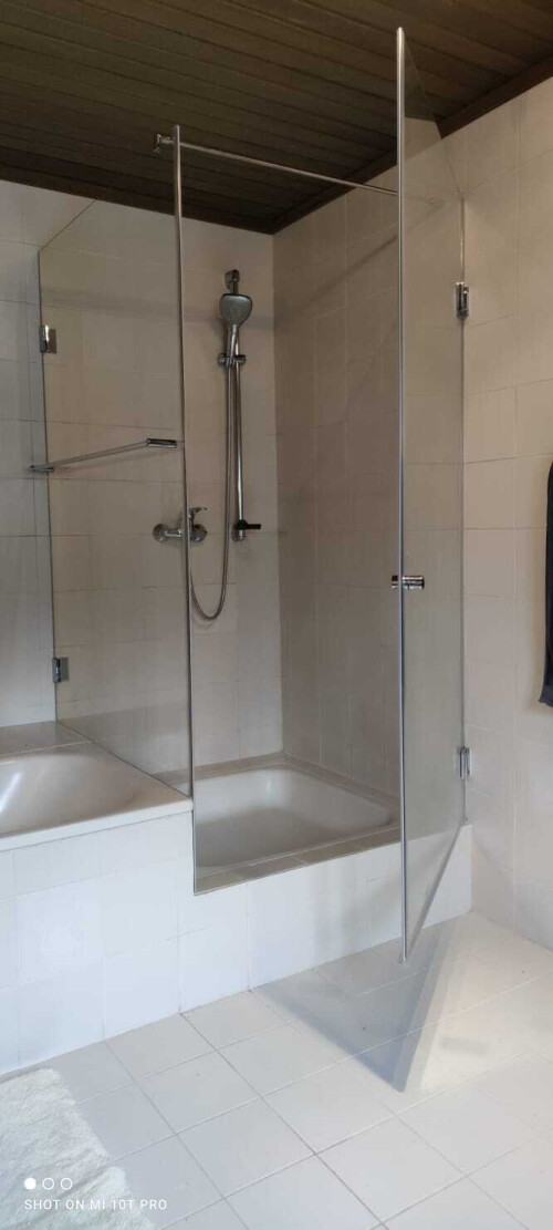 Ganzglas-Eckduschkabine MGD Base Typ 201 BW, mitb Anschluß an Badewanne