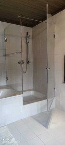 Ganzglas-Eckduschkabine MGD Base Typ 201 BW, mitb Anschluß an Badewanne