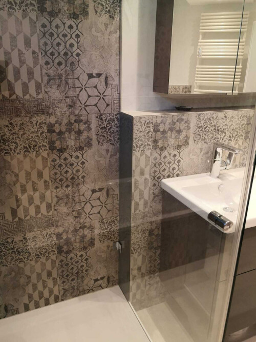 Detail Farbkaschierung (nach Farbauswahl des Auftraggebers) im Bereich der Vormauerung.