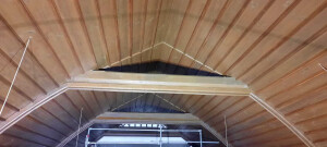 Kirche Sommersdorf Maler vor Sanierung.jpg