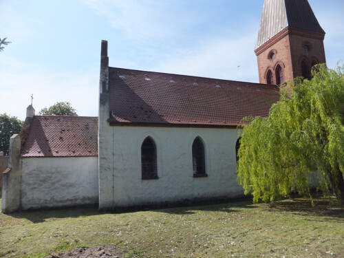 Kirche Sommerfeld Dach vor Sanierung.jpg