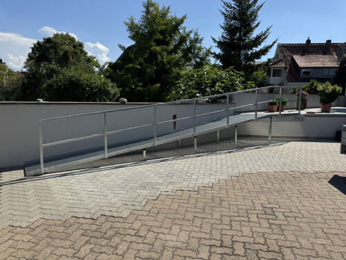 Rollstuhlrampe-Aschaffenburg.JPG