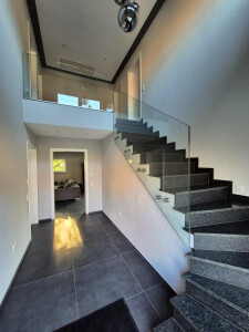 Vollglasgeländer-Treppe-Aschaffenburg.jpg
