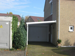 Carport aus Aluminiumprofilen mit Doppelstegplatten
