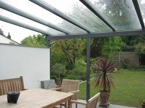 Terrassendach aus Aluminiumprofilen mit Glaseindeckung