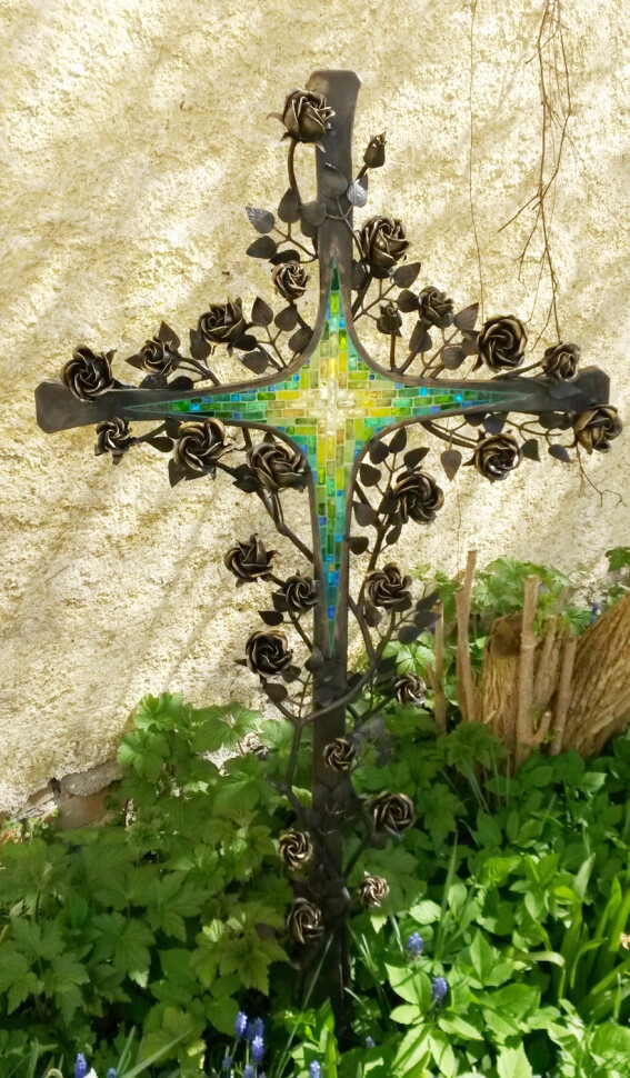 Handgeschmiedetes Bronzekreuz mit Mosaik