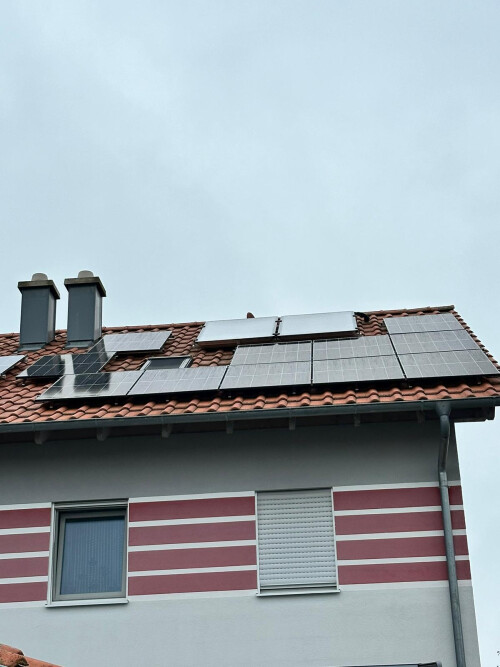 Offgridtec Photovoltaikanlage auf Doppelhaushälfte.jpeg