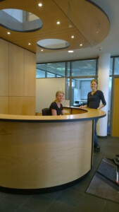 ..Empfang in einem Verwaltungsgebäude einer Fabrikation in Buche...