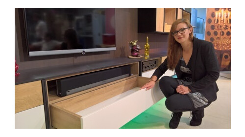 .verzaubern Sie mit stimmungsvollen Klängen aus der Soundbar Ihr Wohnzimmer..