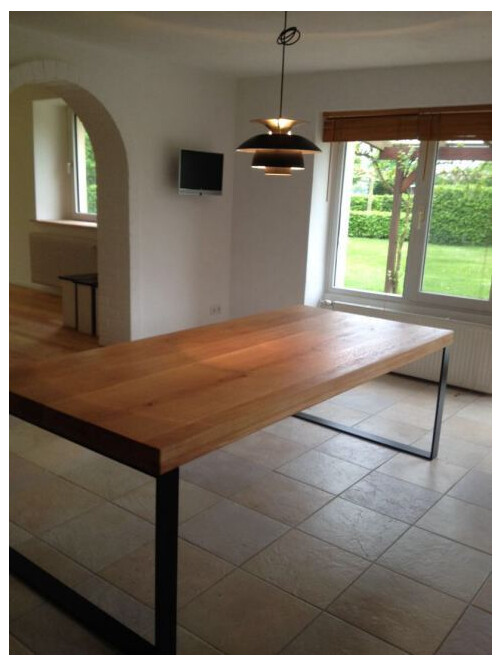 Wildeiche geölt und Stahl mit Mircro-struktur. Ja das ist unser Ding