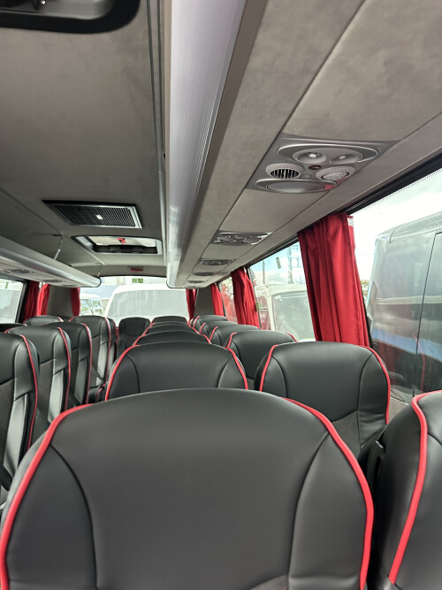 Innenraum+Fahrzeugdecke nach hinten.jpg