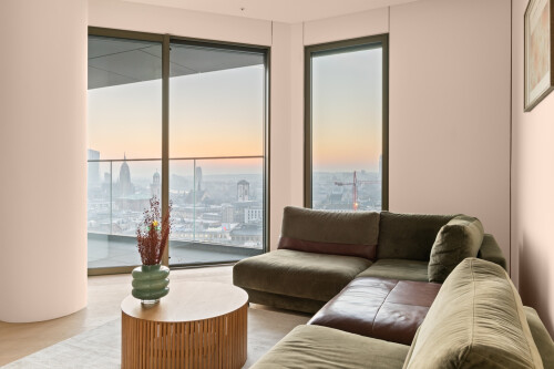 hochhauswohnung-four-frankfurt-wohnzimmer-skylineblick.jpg