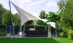 Outdoorküche und textile Architektur
