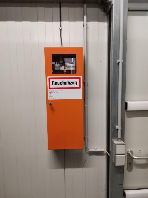 Wartung pneumatischer RWA-Anlagen mit Lichtbandklappen