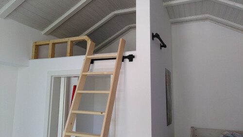 Leiter & Geländer mit Parkplatz