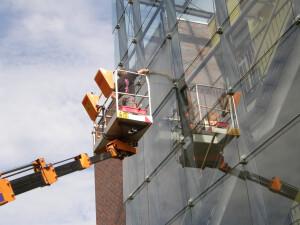 Glasreinigung mit Hebebühne