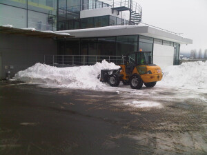 Schneeumlagerung mit Radlader