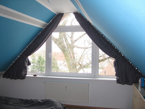 Verdunklungsvorhänge an Schrägen