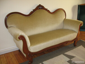 Stilsofa mit Mohair bezogen