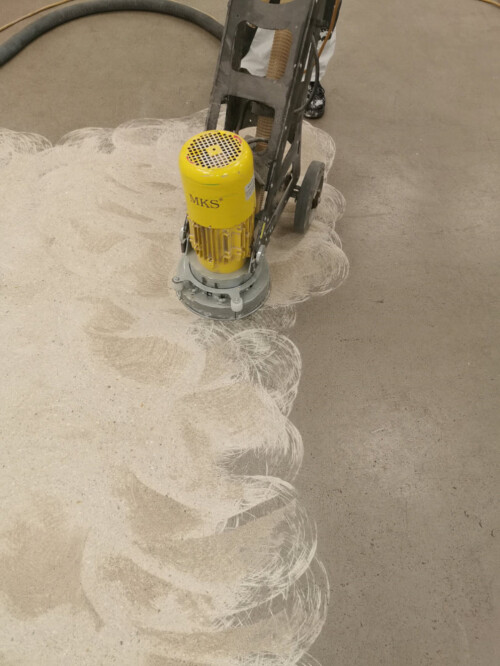 Bodenbeläge entfernen vorher