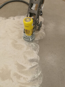 Bodenbeläge entfernen vorher