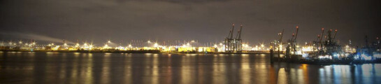 Elbblick Kanzlei bei Nacht
