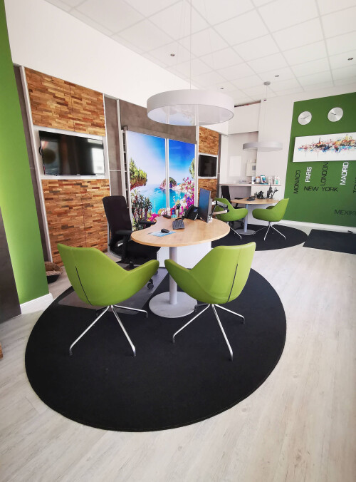 Büro gesamt vorn.jpg