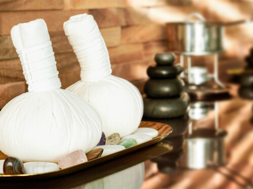 Kräuterstempel Massage