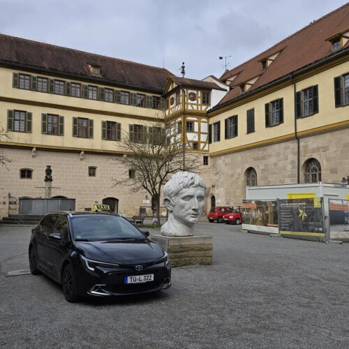Ihr Taxi am Schloss Hohentübingen – komfortabel mit Renna Taxi