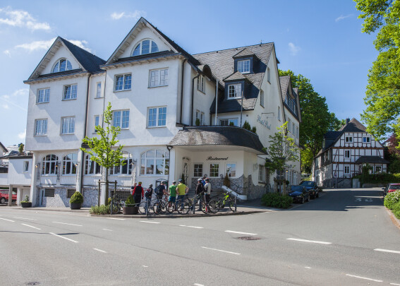 Hotel Rech Aussenansicht-17-121.jpg