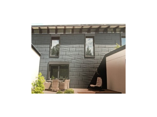 Fassadenpaneel in Grau ermöglicht durch die Längs- und Querkantung ein besonderes Oberflächendesign