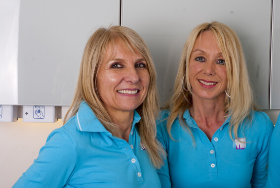 Das freundliche Prophylaxeteam Frau Stickelbruck und Frau Siller sorgt für die Gesundheit und den Glanz Ihrer Zähne.