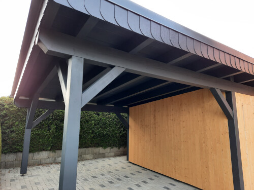 Carport mit Geräteschuppen