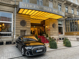 Audi A8 am Steigenberger Düsseldorf.jpg