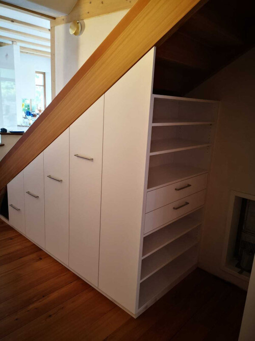 Treppenschrank