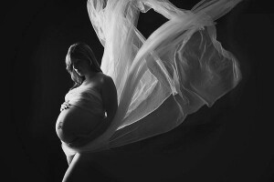 Aktfotografie in der Schwangerschaft - Babybauch Fotoshooting im Fotostudio Hannover