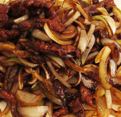 Rindfleisch mit Zwiebeln