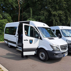 unser XL Kleinbus max. 8 Fahrgäste und Platz für jede Menge Gepäck